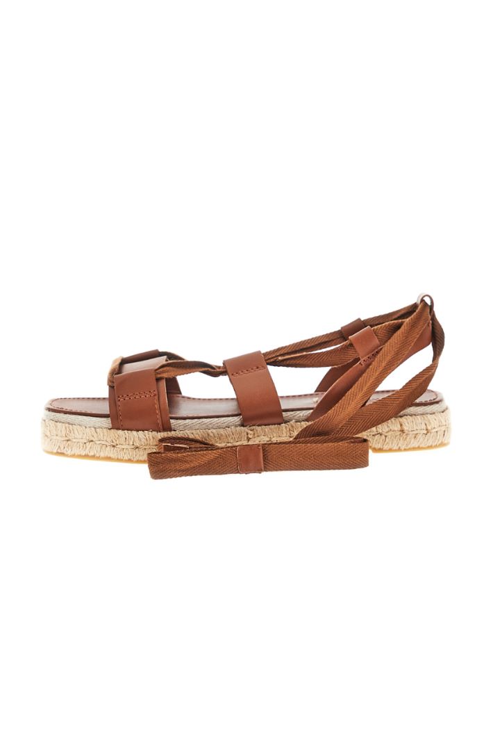 Crossed leather sandals Intrend