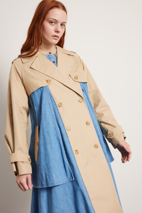 Trench con inserti in denim Intrend - 2