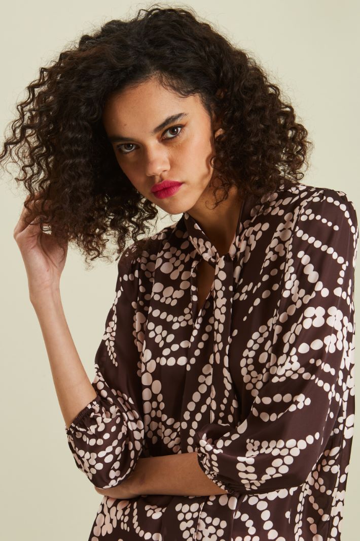 Blusa in raso Intrend