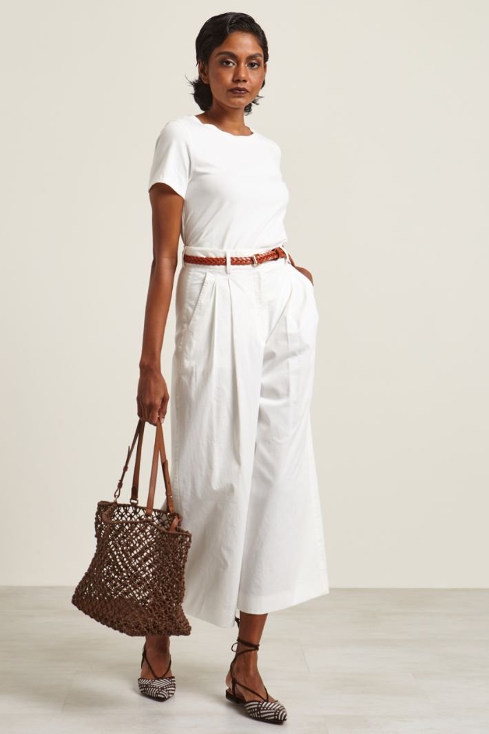 Pantaloni ampi con pinces
