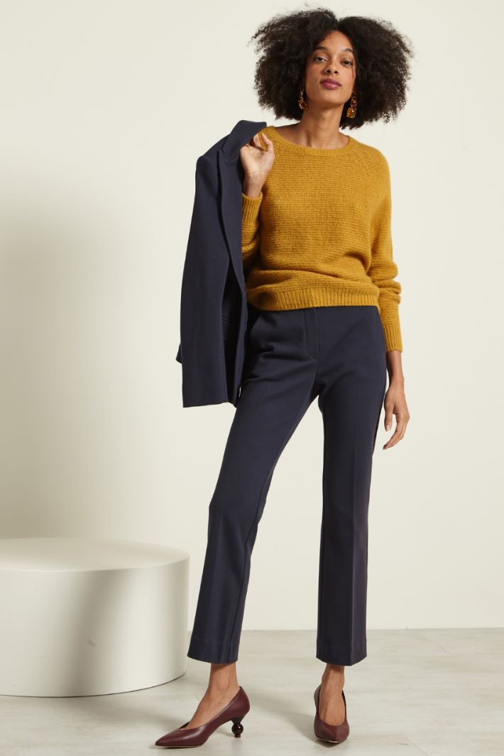 Pantaloni flare