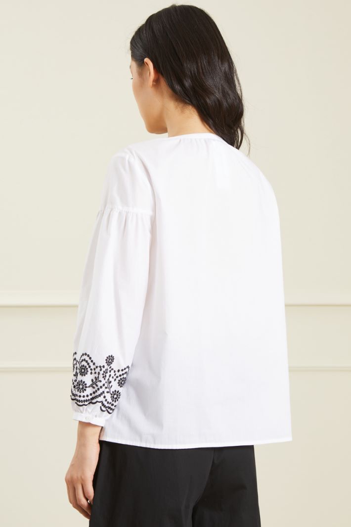 Camicia in popeline con ricamo Intrend