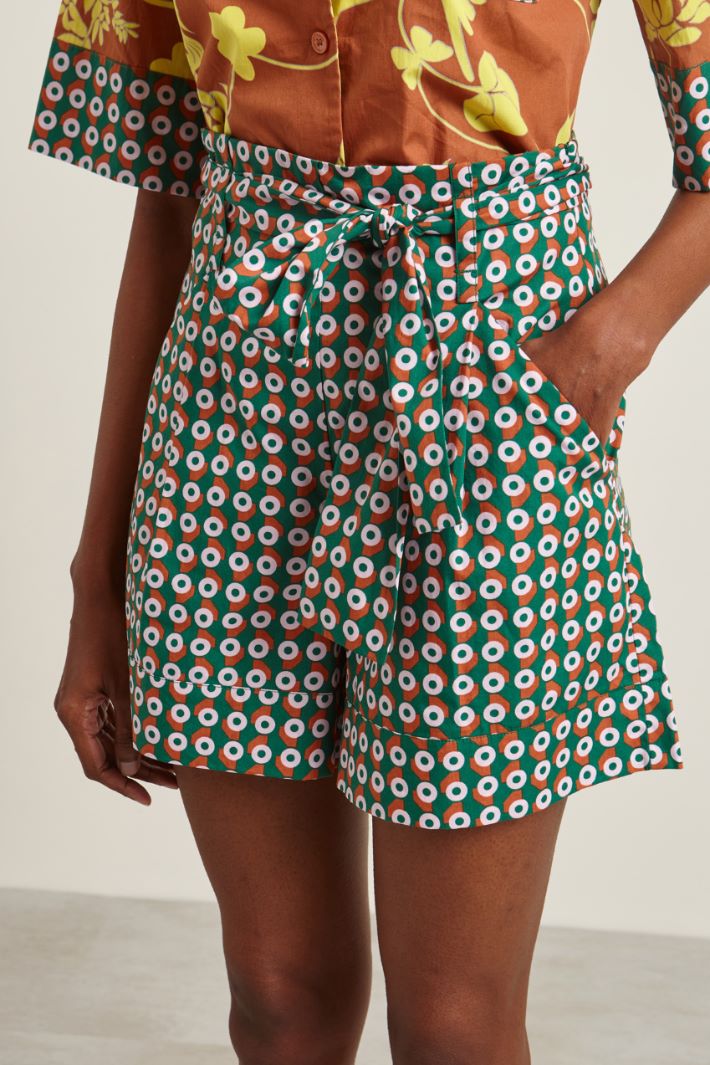 Shorts con cintura