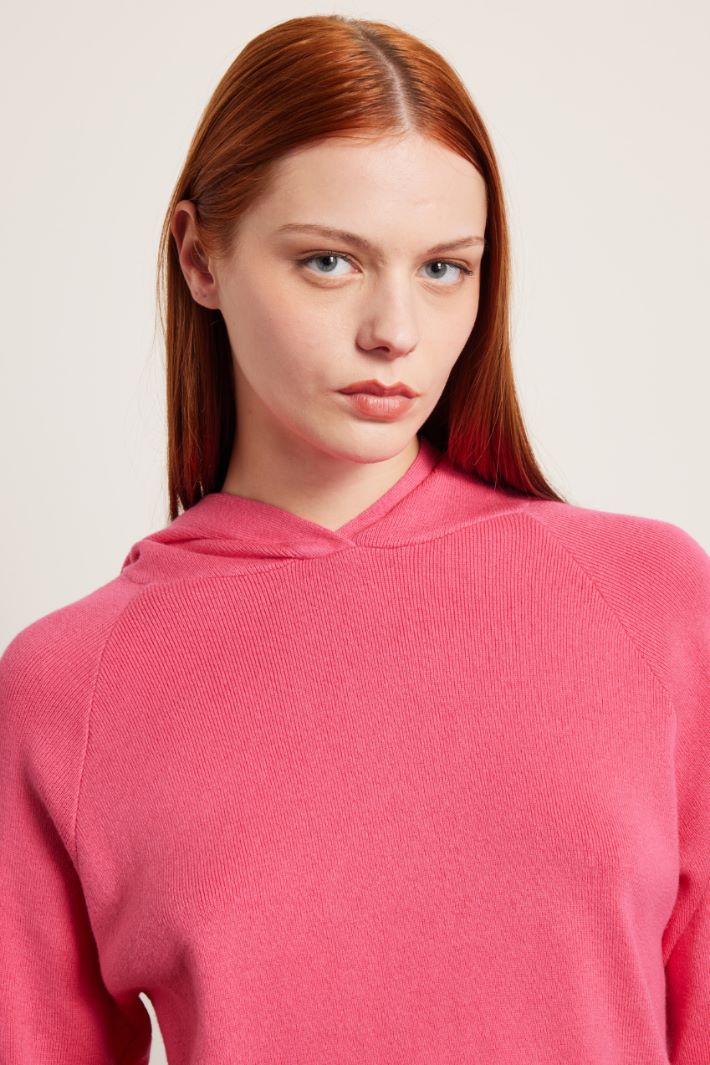 Maglia con cappuccio