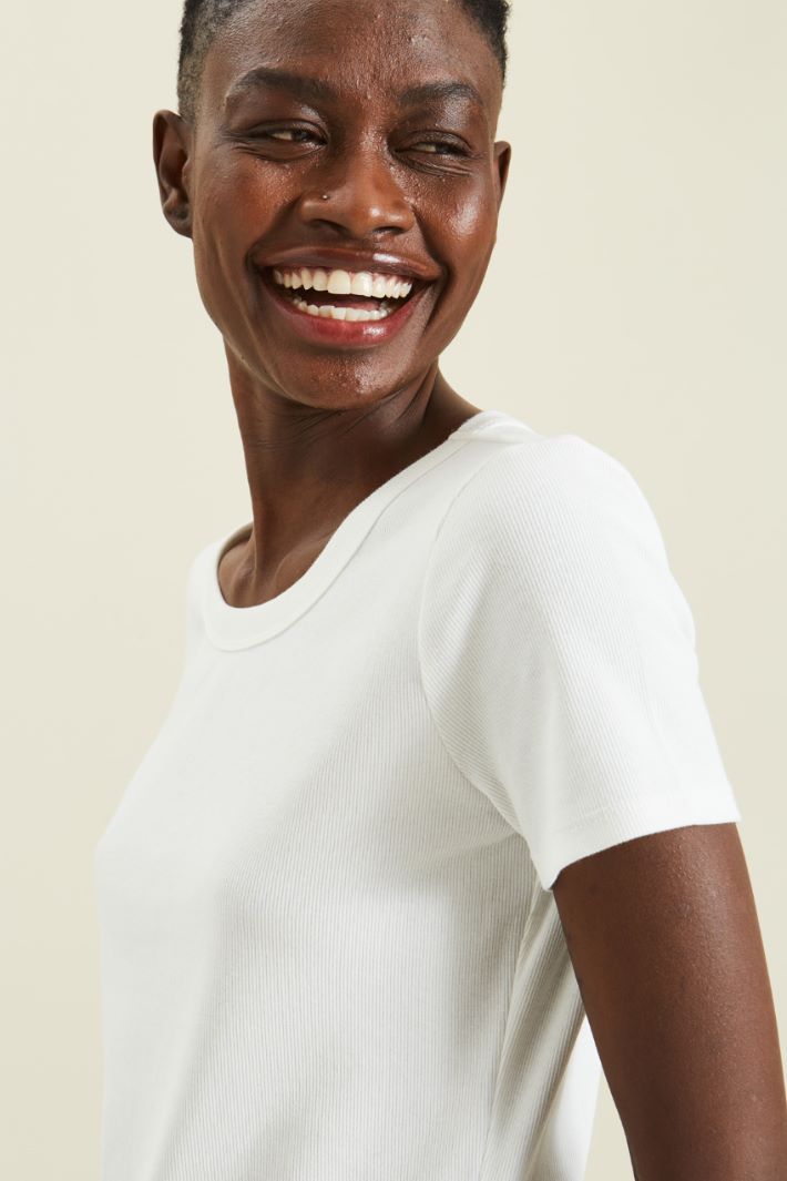T-shirt a costine Intrend