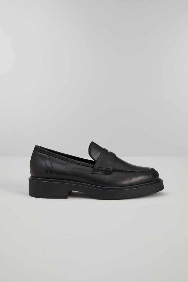 Leather loafers Intrend