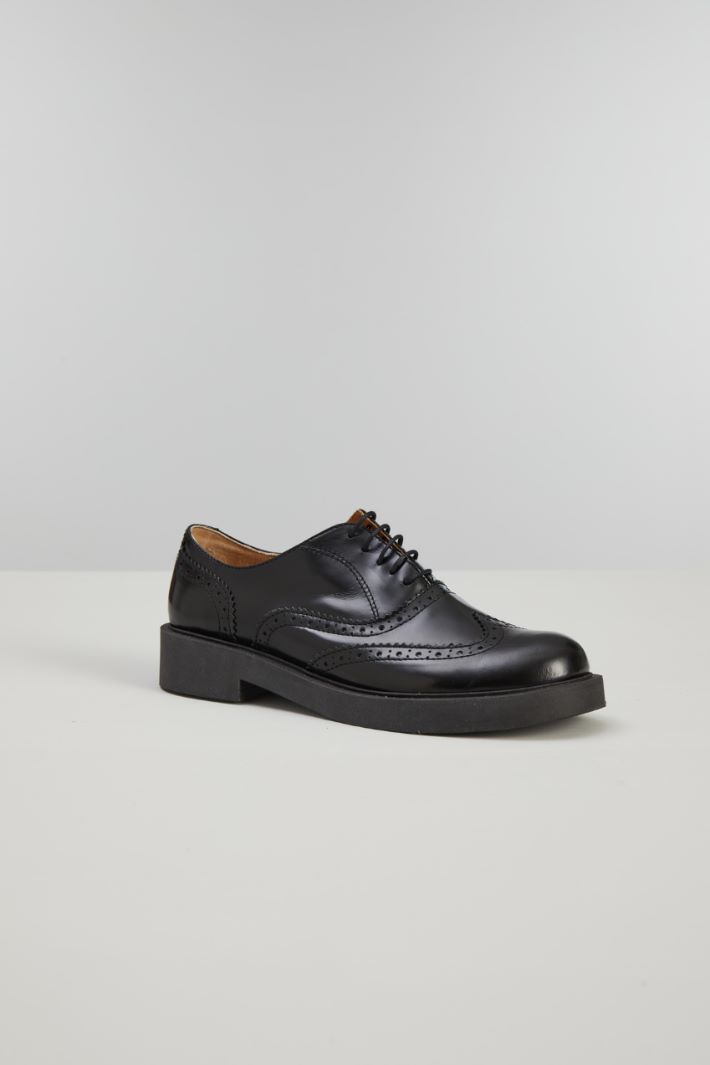 Faux leather laced shoes Intrend - 2