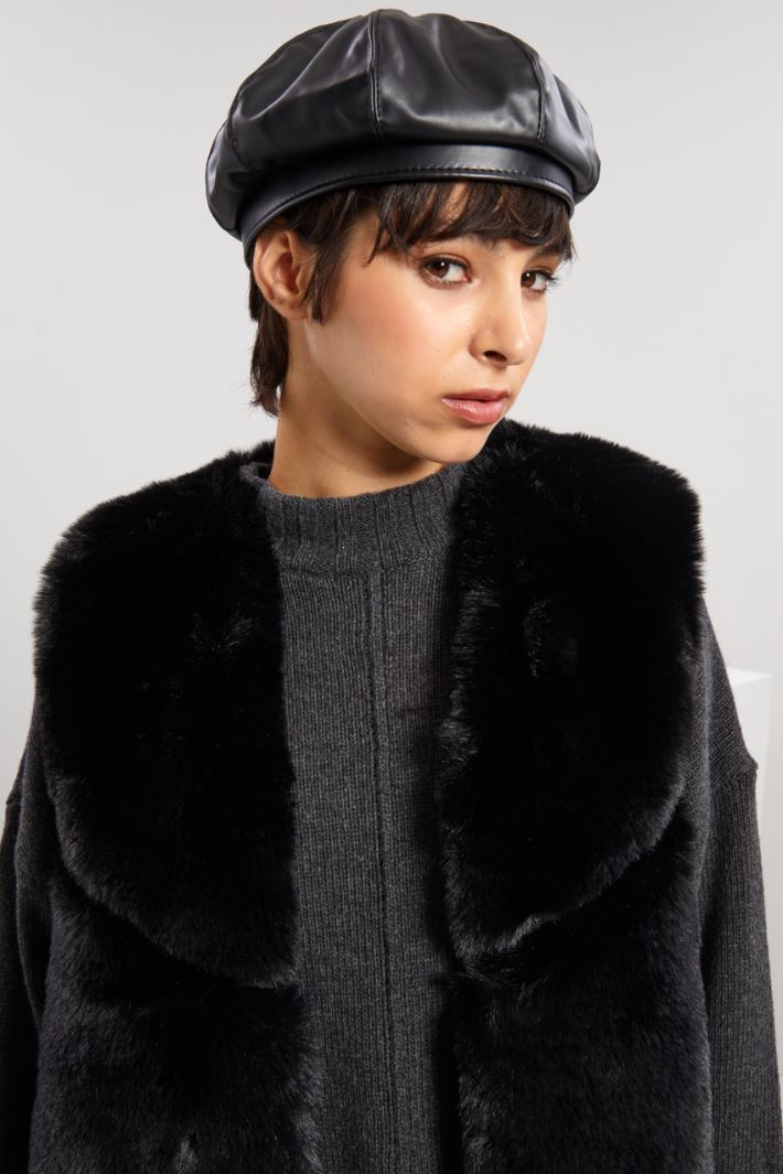 Faux leather beret Intrend