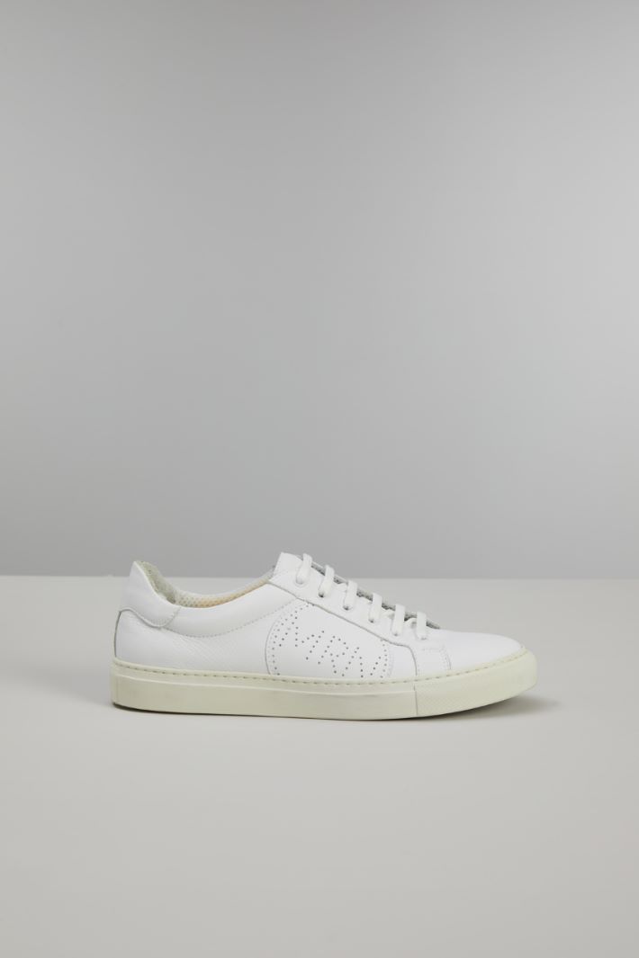 Via Condotti Sneaker Alte Uomo In Pelle Bianca Con Borchie – Stile Rock E Glam - 2