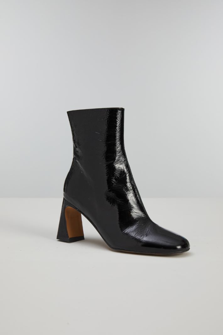 Ankle boots in patent leather Intrend - 2