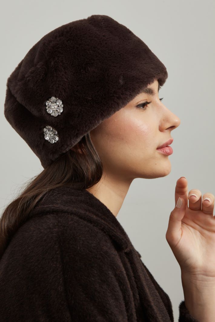 Ushanka with jewel appliqué Intrend