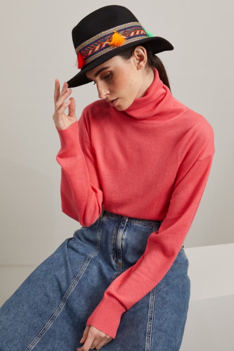 Fedora de fieltro con cinta bordada