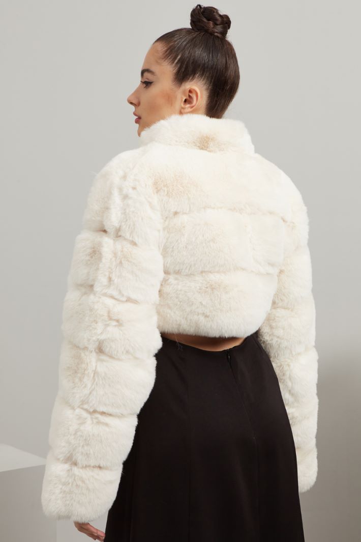 Fur effect shrug Intrend - 4