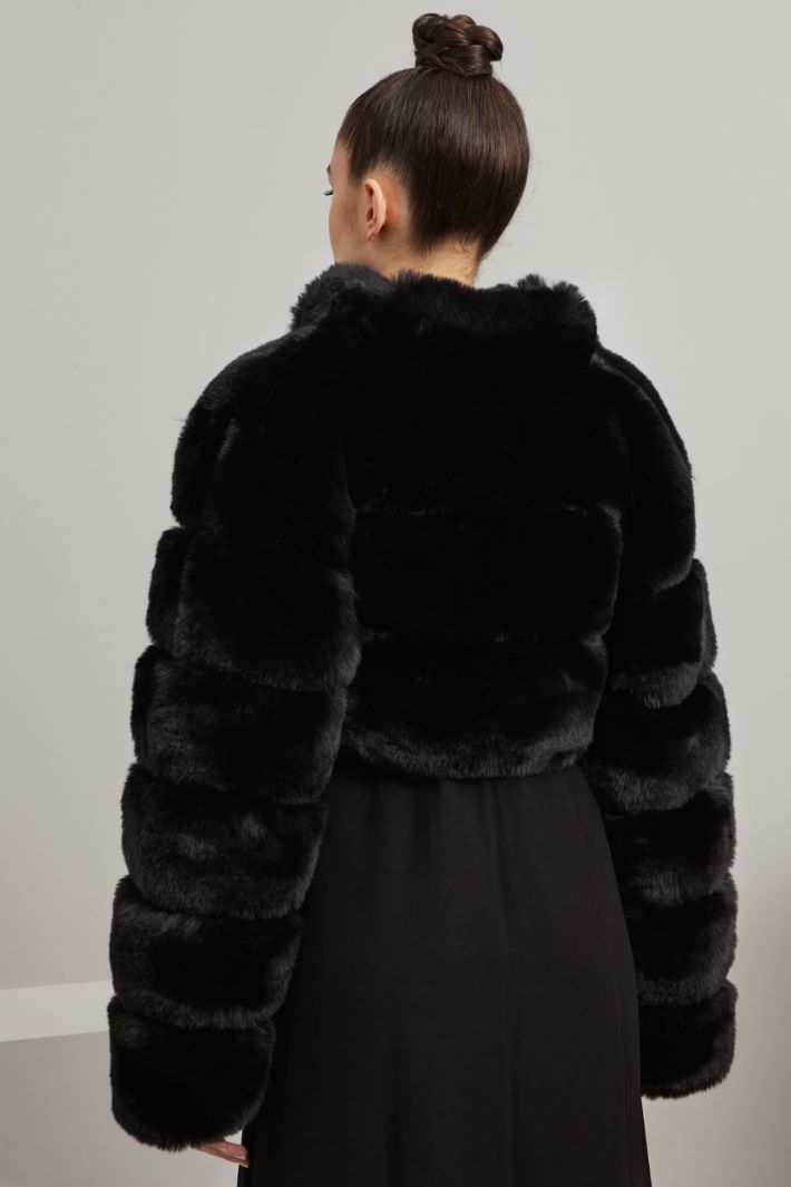 Fur effect shrug Intrend - 3