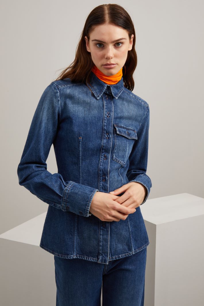 Camicia sfiancata in denim Intrend