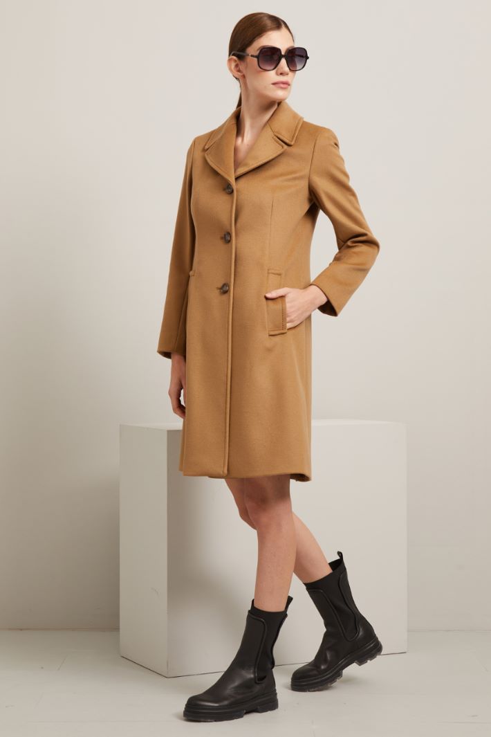 Coat in sable drap Intrend