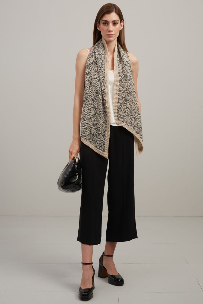 Cropped trousers in crepe fabric Intrend