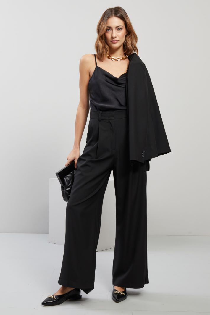 Pantaloni cropped con ricamo in velluto Donna, Nero | Milano