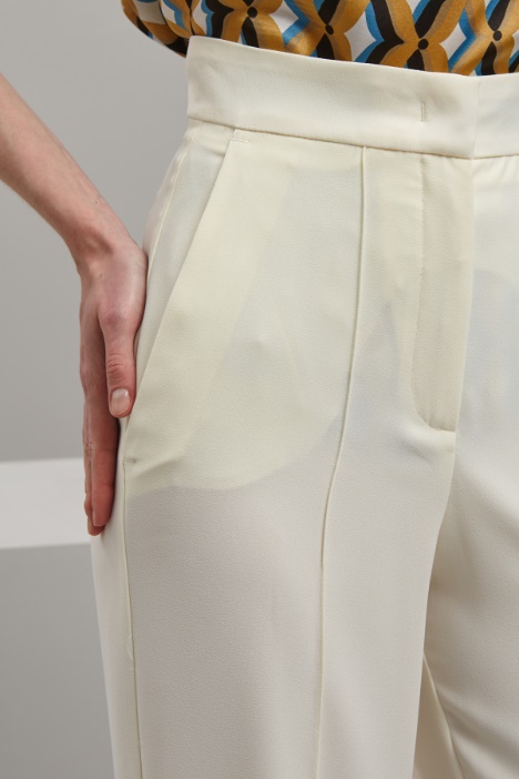Pantaloni in crépe