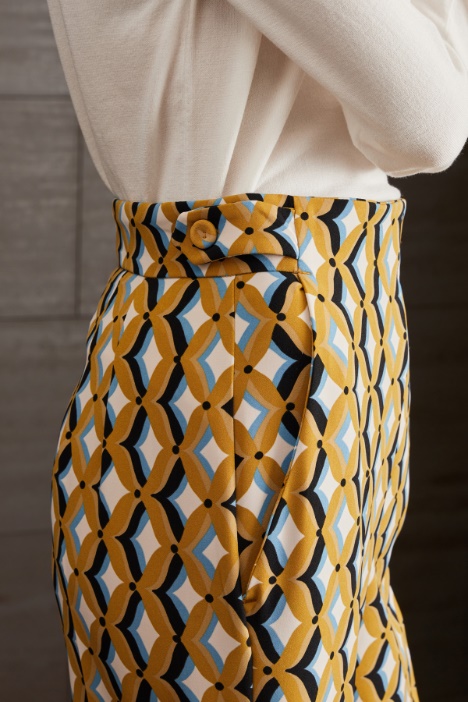 Pantalones acampanados de punto