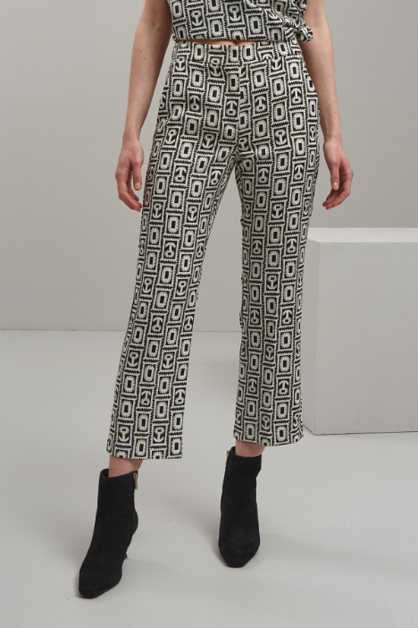 Pantaloni flare