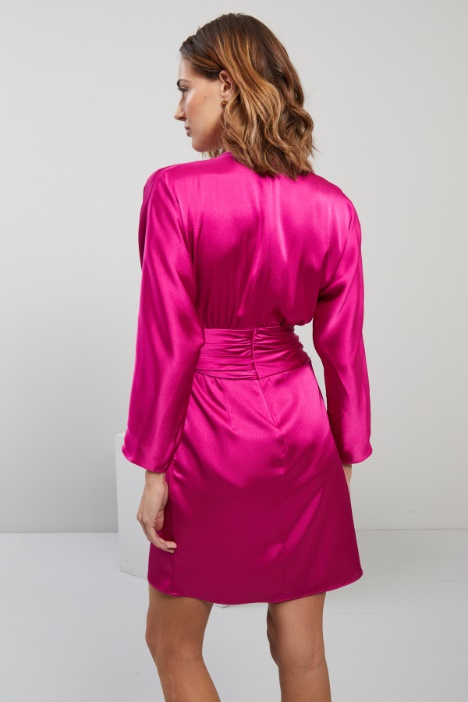 Abito in raso con drappeggio