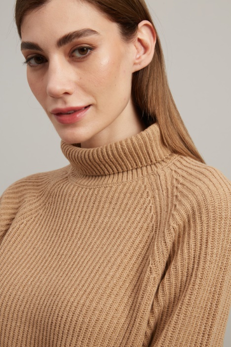 Ribbed turtleneck sweater Intrend