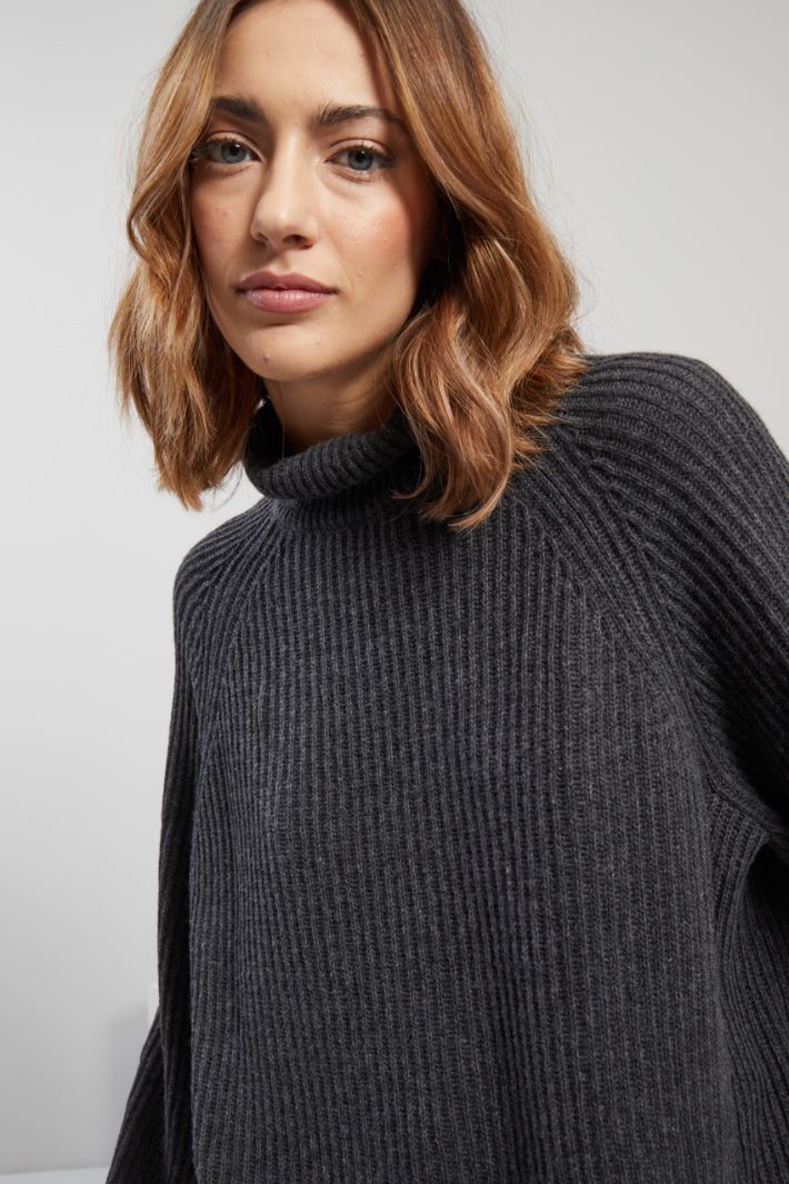 Ribbed turtleneck sweater Intrend