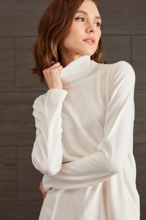 Dolcevita aderente in viscosa