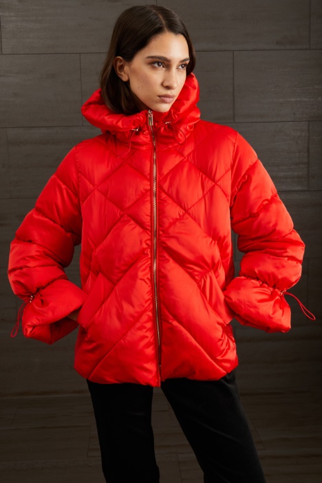 Imbottito corto con cappuccio