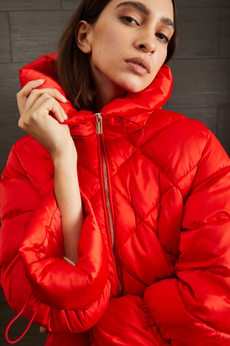 Imbottito corto con cappuccio