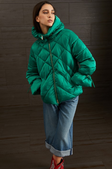 Imbottito corto con cappuccio