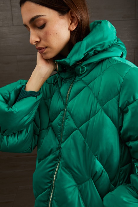 Imbottito corto con cappuccio