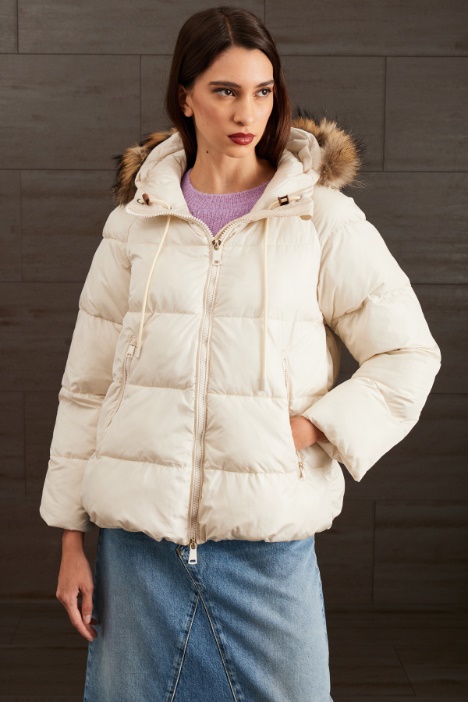 Imbottito corto con cappuccio