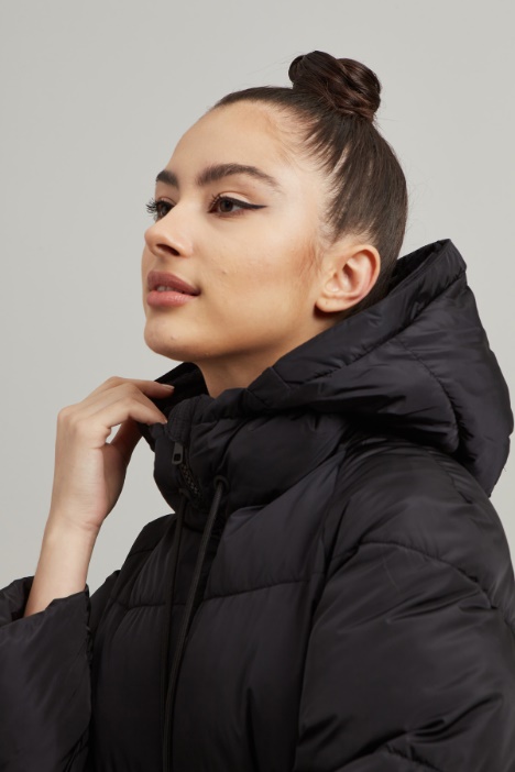 Imbottito corto con cappuccio