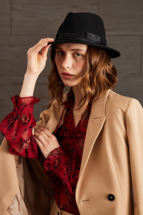 Fedora con nastro in velluto