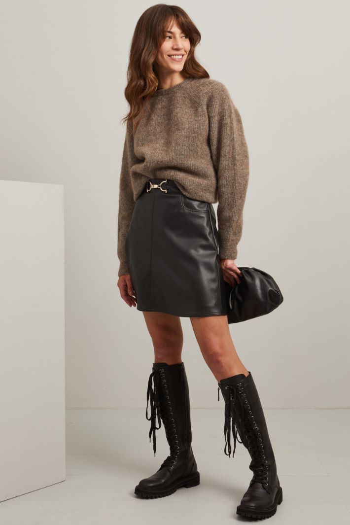 Short faux leather skirt Intrend