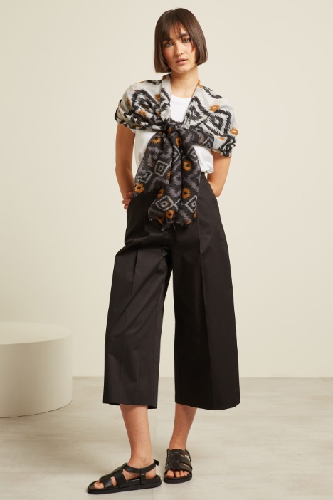 Stola con profili sfrangiati