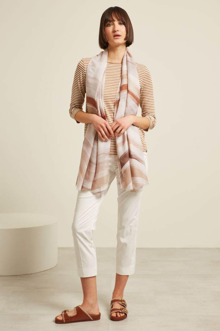 Stole with fringed edges Intrend - 2