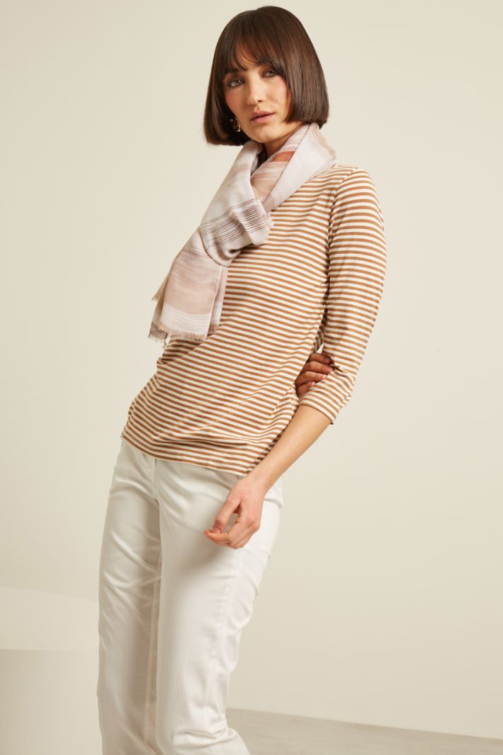 Stole with fringed edges Intrend