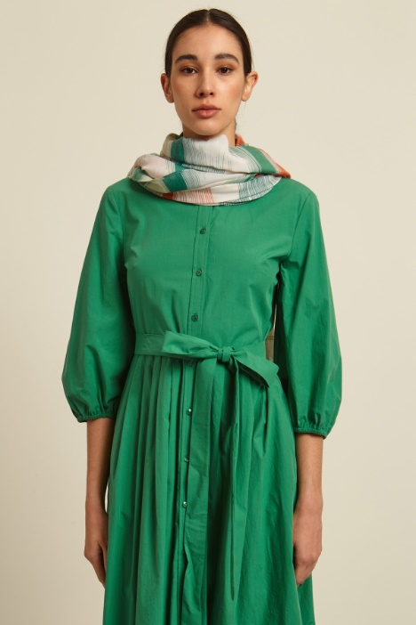 Stola con profili sfrangiati