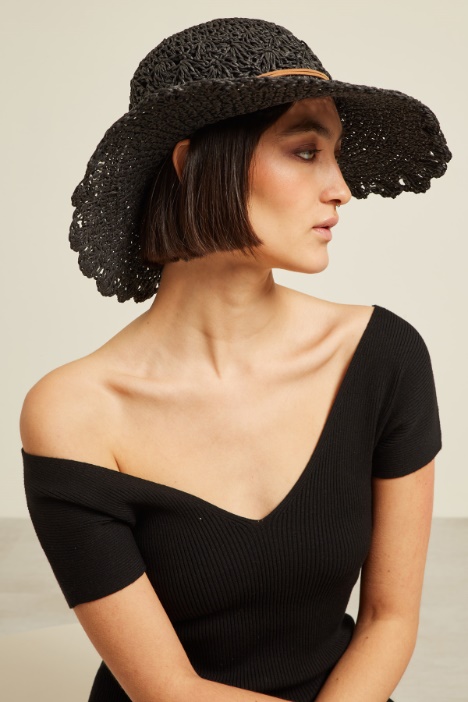 Sombrero con cordón