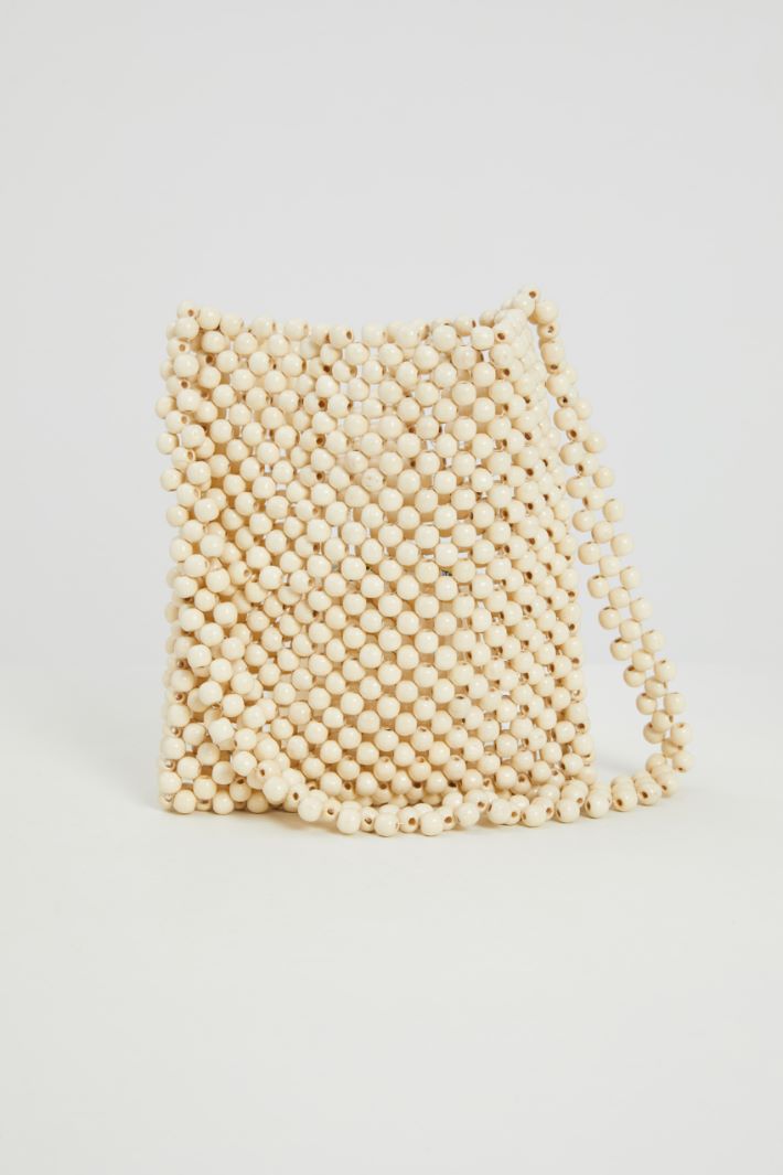 Mini shopper in perle di legno Intrend