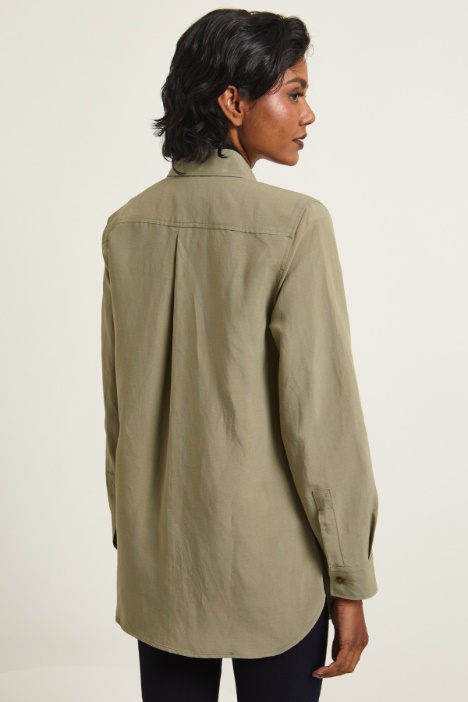 Camicia con tasche applicate