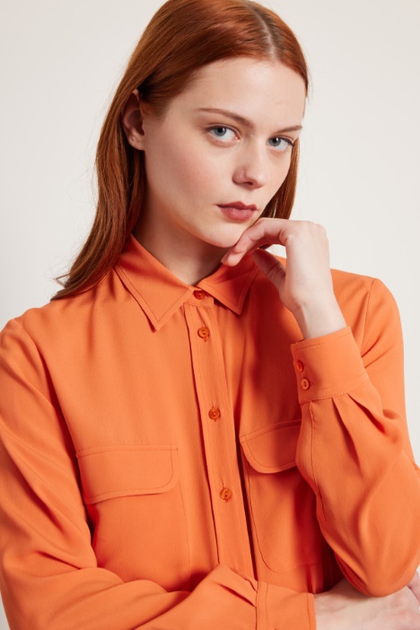 Camicia con tasche applicate