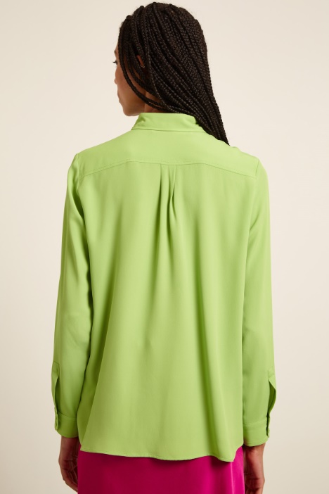 Camicia con tasche applicate