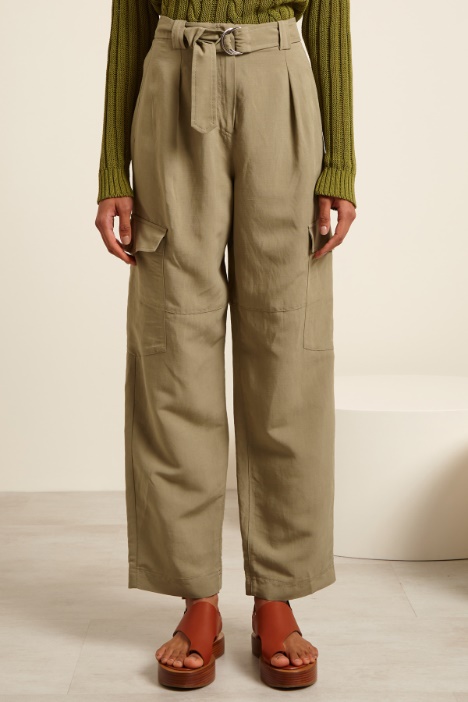 Pantaloni con tasche applicate