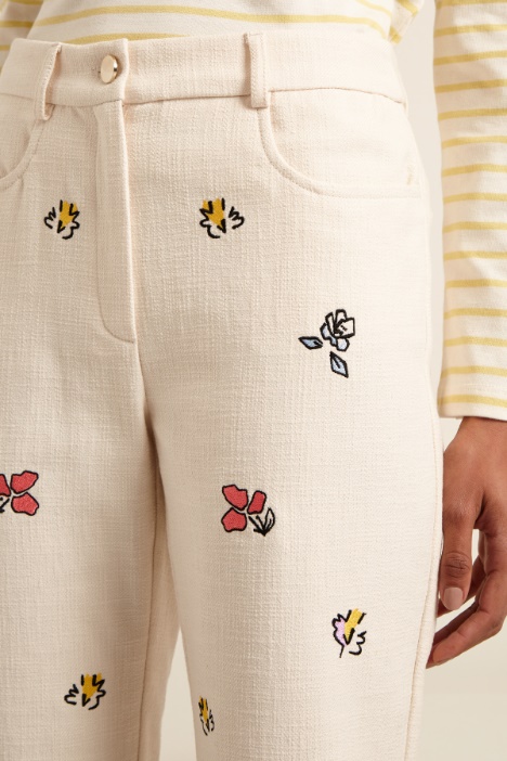 Pantaloni in stuoia ricamati