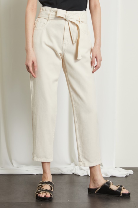 Pantaloni a vita alta