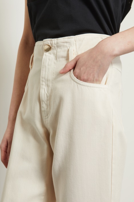 Pantaloni a vita alta